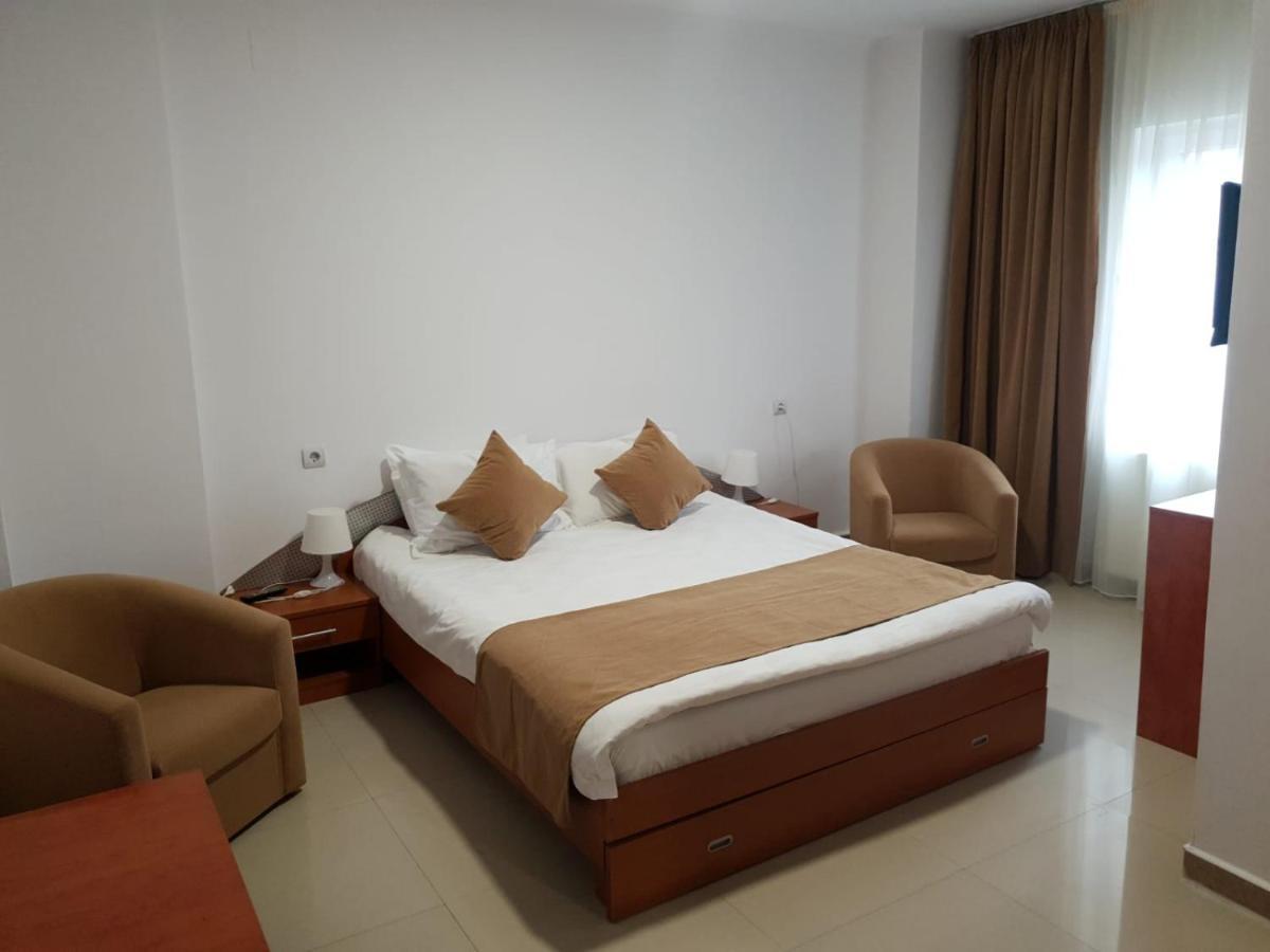 Hotel Top Central Bukares Bagian luar foto