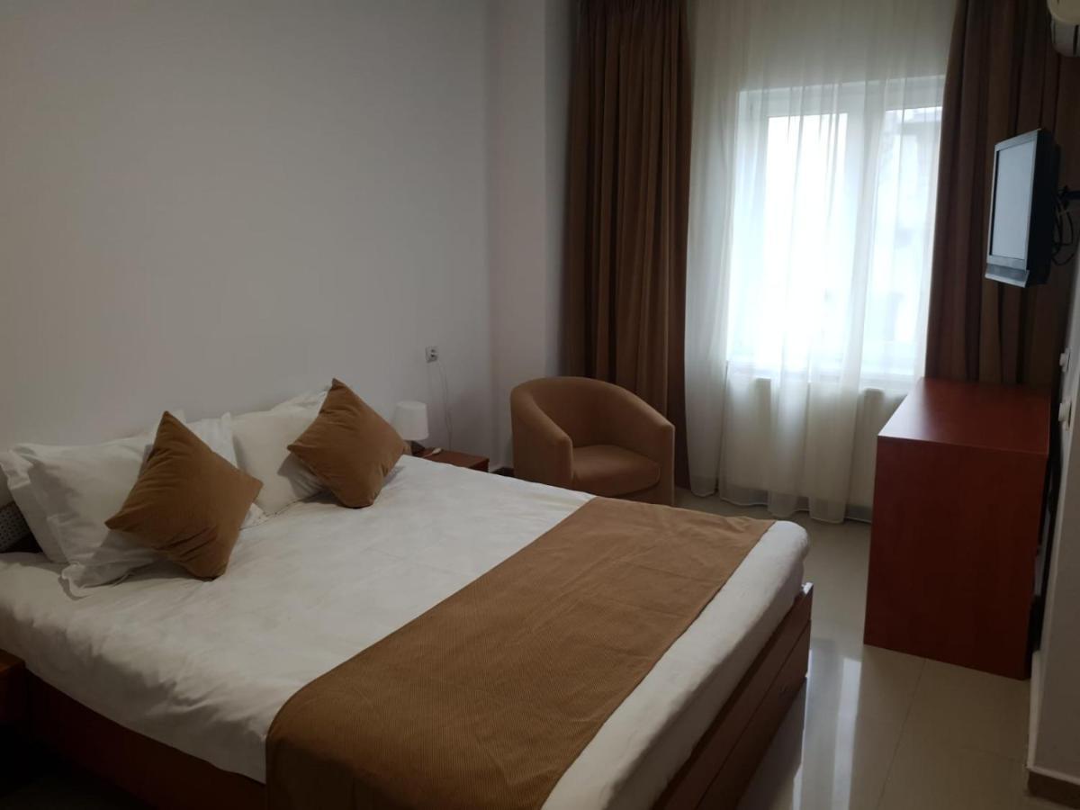 Hotel Top Central Bukares Bagian luar foto