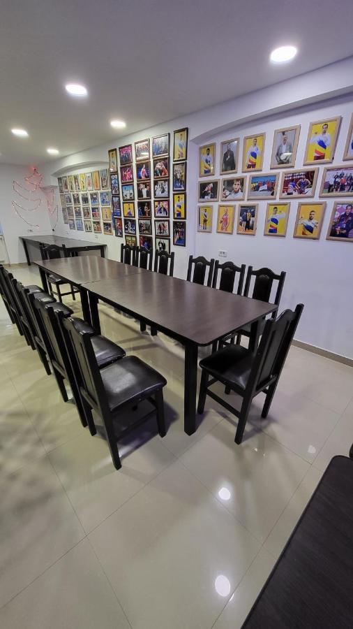 Hotel Top Central Bukares Bagian luar foto