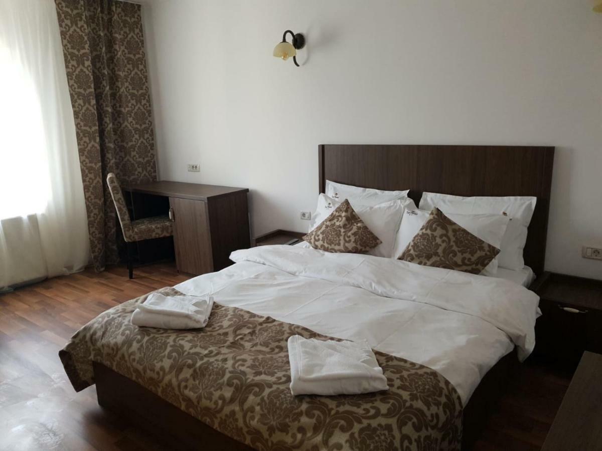 Hotel Top Central Bukares Bagian luar foto