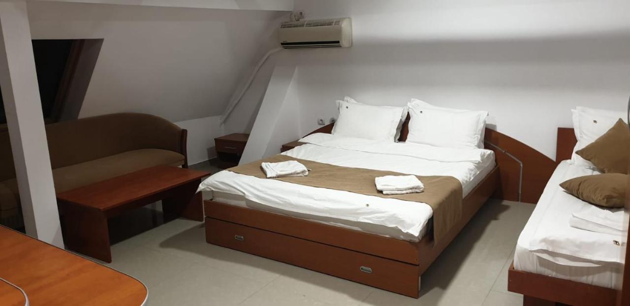 Hotel Top Central Bukares Bagian luar foto