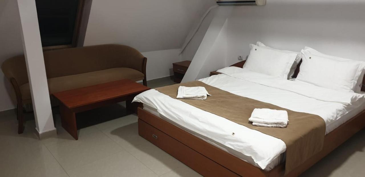 Hotel Top Central Bukares Bagian luar foto